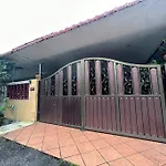 Ipoh Simple Famliy Homestay 3R3B 7-9Pax Sy24