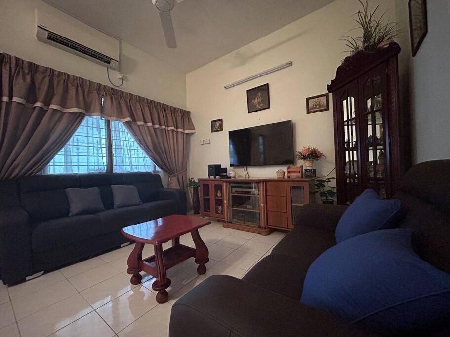 Rumah percutian Simple Famliy 3r3b 7-9pax Sy24